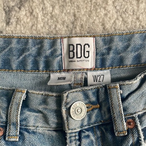 BDG/Urban Outfitters High-Waisted Mom Jean – Light Wash - Picture 7 of 11